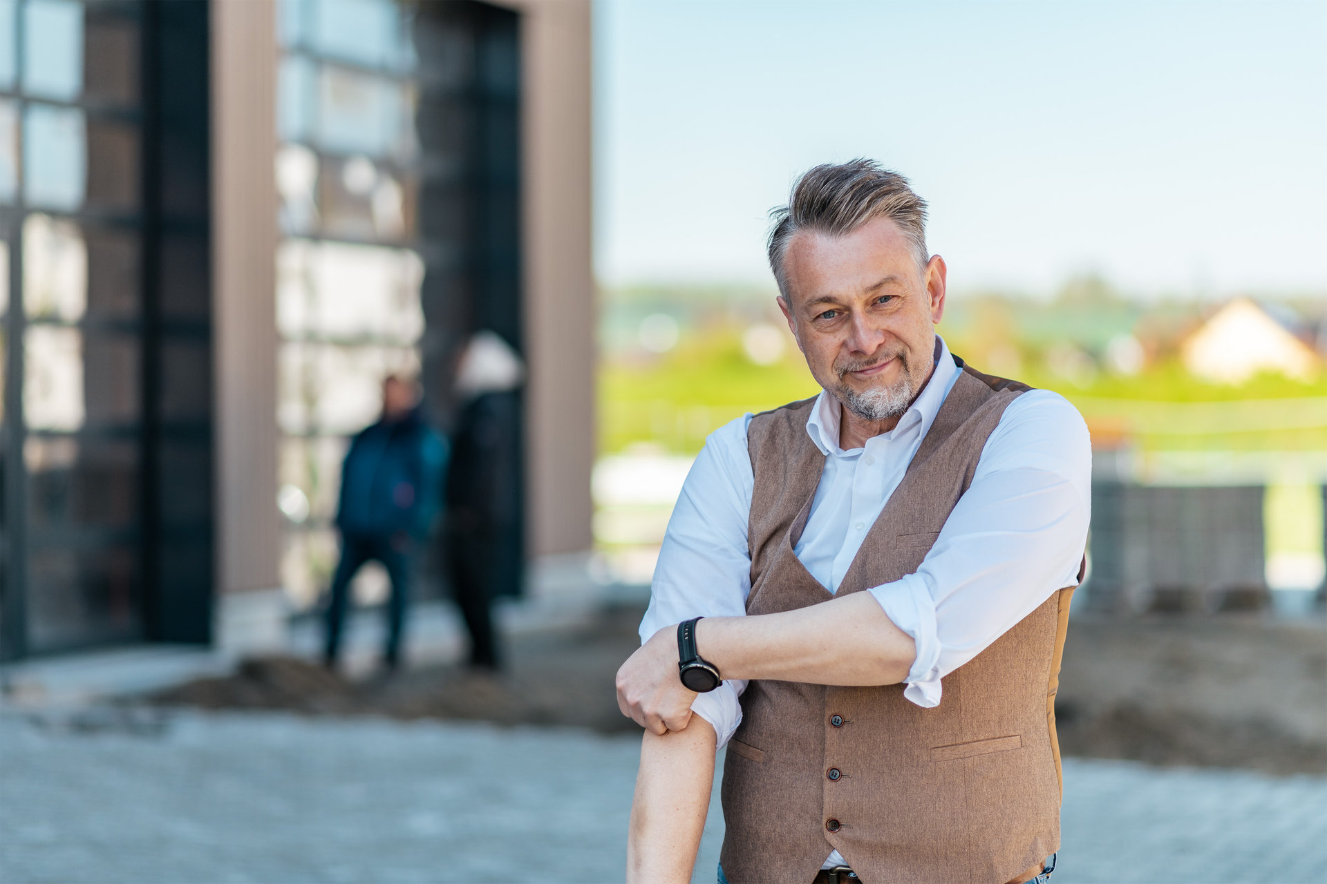 Portrait von Ivica Lukanic auf einer Baustelle